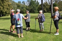 W klubie można skorzystać z wielu atrakcyjnych form spędzania czasu wolnego w tym m.in. z gimnastyki lub zajęć nordic walking.